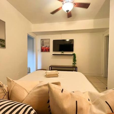 Cozy 1-Bedroom Rental In Miami Exterior photo