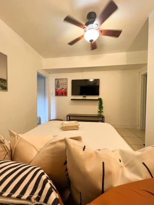 Cozy 1-Bedroom Rental In Miami Exterior photo