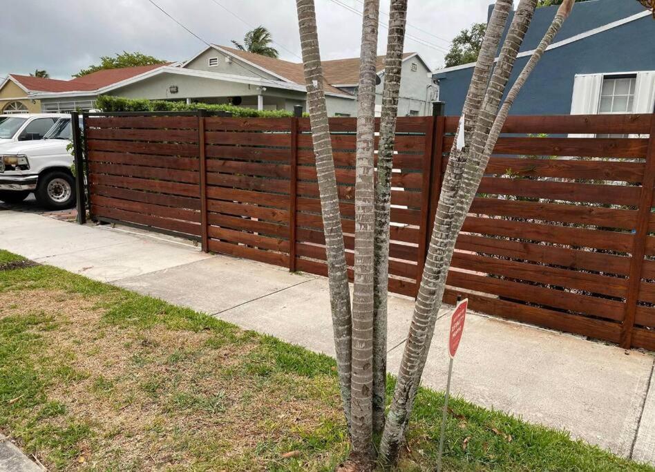 Cozy 1-Bedroom Rental In Miami Exterior photo