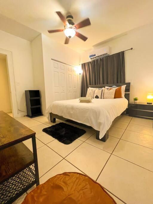 Cozy 1-Bedroom Rental In Miami Exterior photo