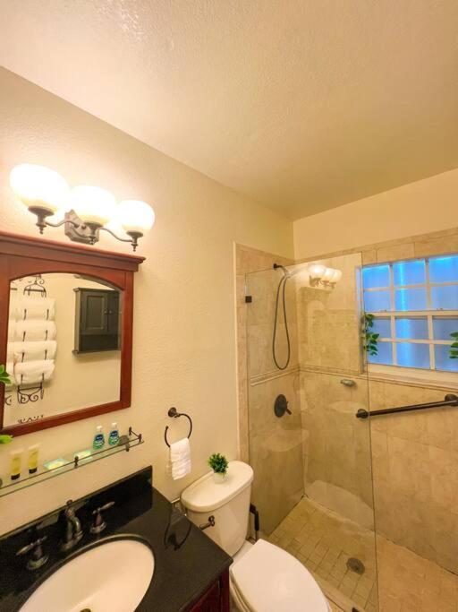 Cozy 1-Bedroom Rental In Miami Exterior photo