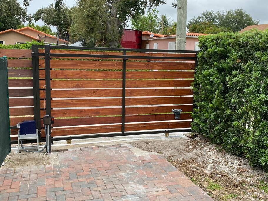 Cozy 1-Bedroom Rental In Miami Exterior photo